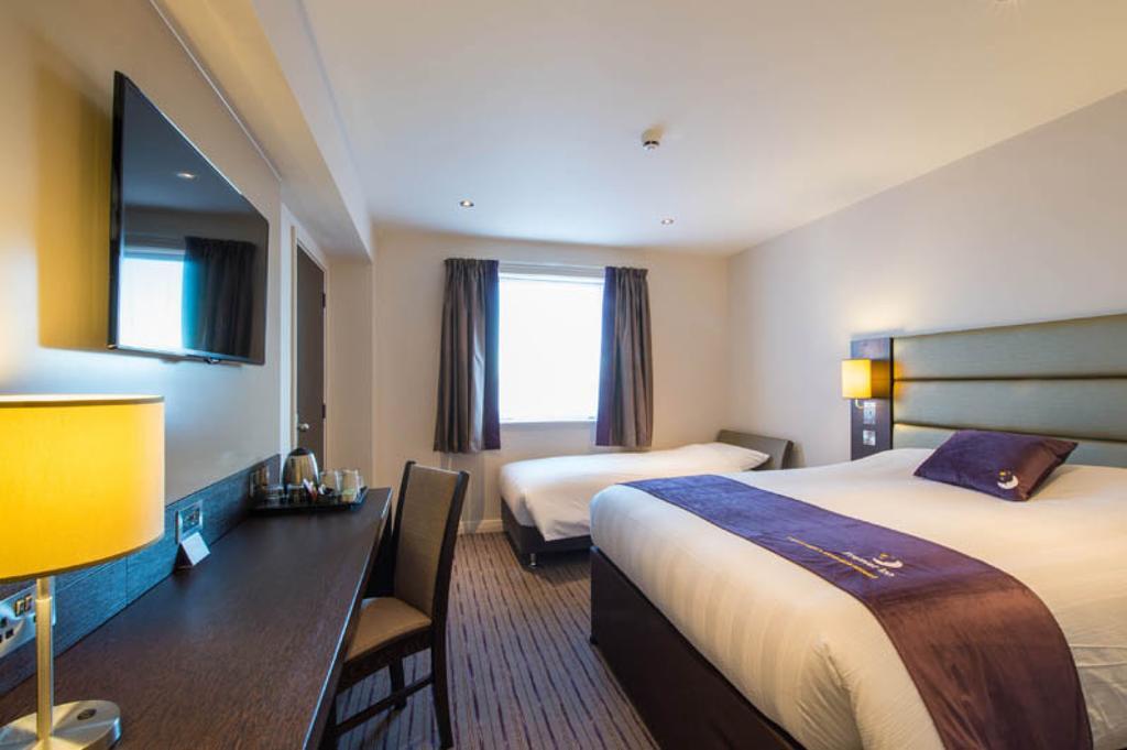 Premier Inn Aberdeen City Centre Room photo